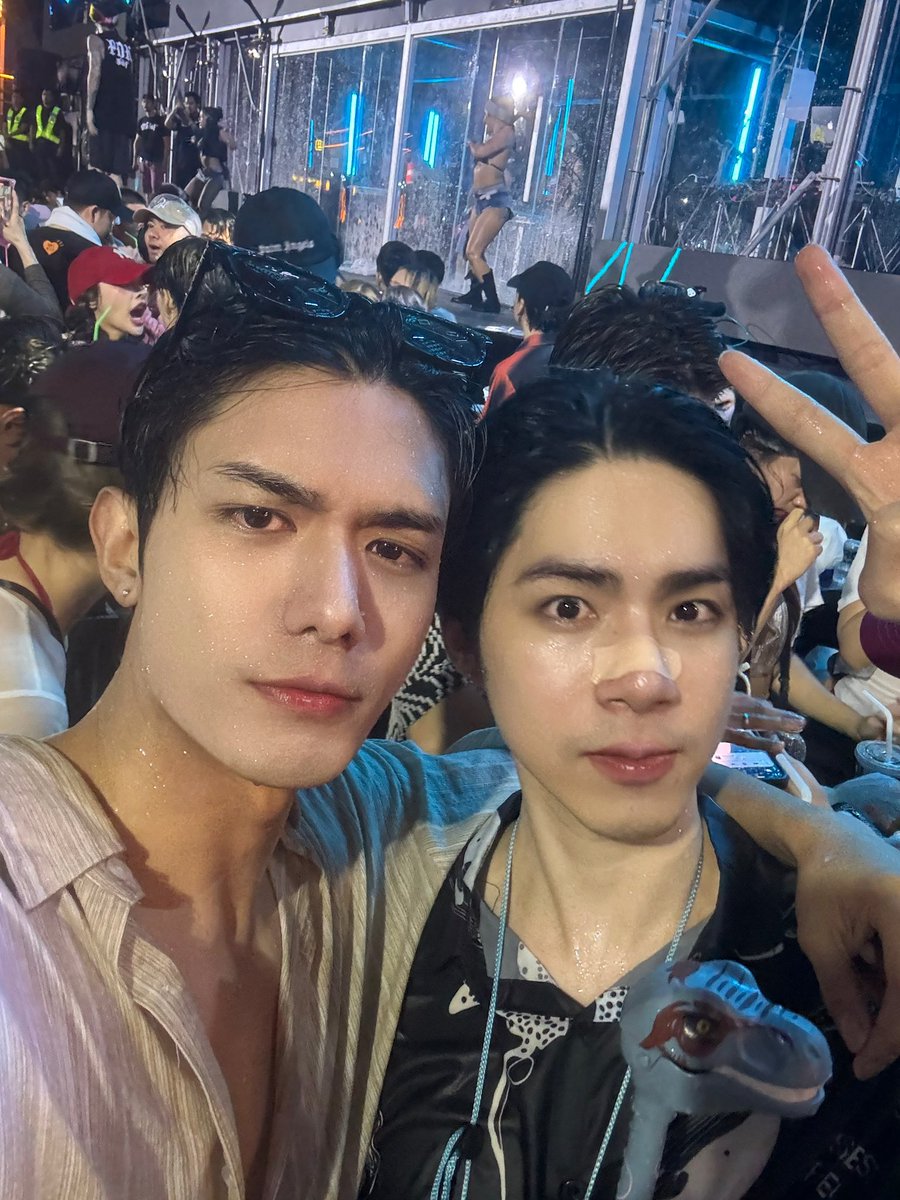netsiraphop's tweet photo. ดีใจที่มาเล่นด่วยกันนะ ปีแรกก็สนุกเลยยย https://t.co/f4XqnZrkzd