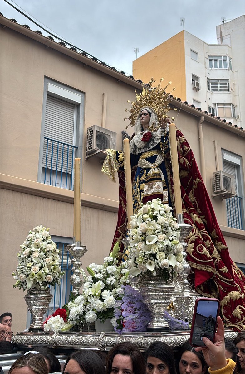 ‼️ El traslado de Zamarrilla avanza por su barrio de la Trinidad con gran público acompañando a los titulares
#CofradiasMLG