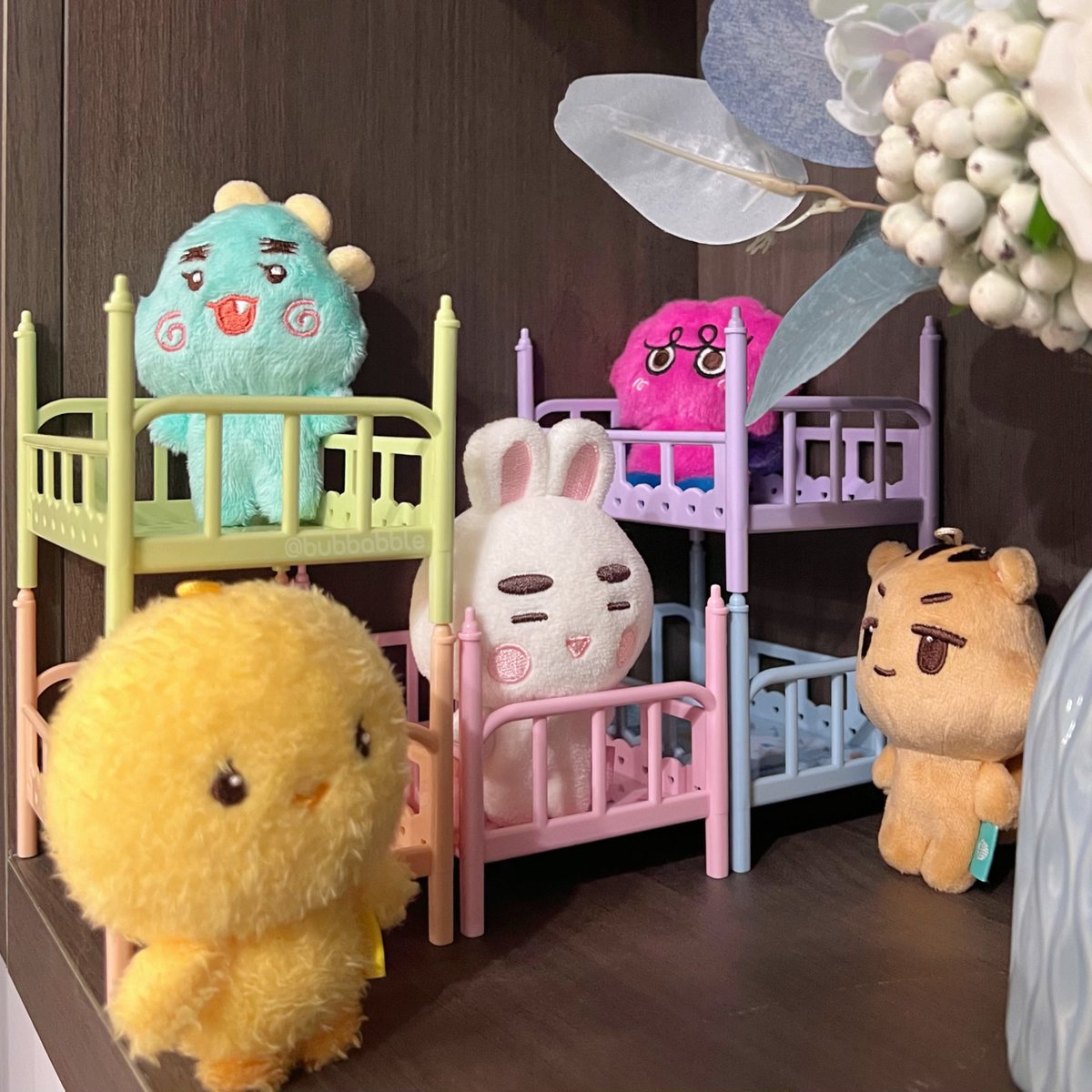 bubbabble's tweet photo. pajama party in a bookshelf 🥰🧸💞 hehehehe https://t.co/UFWFolZ7PW