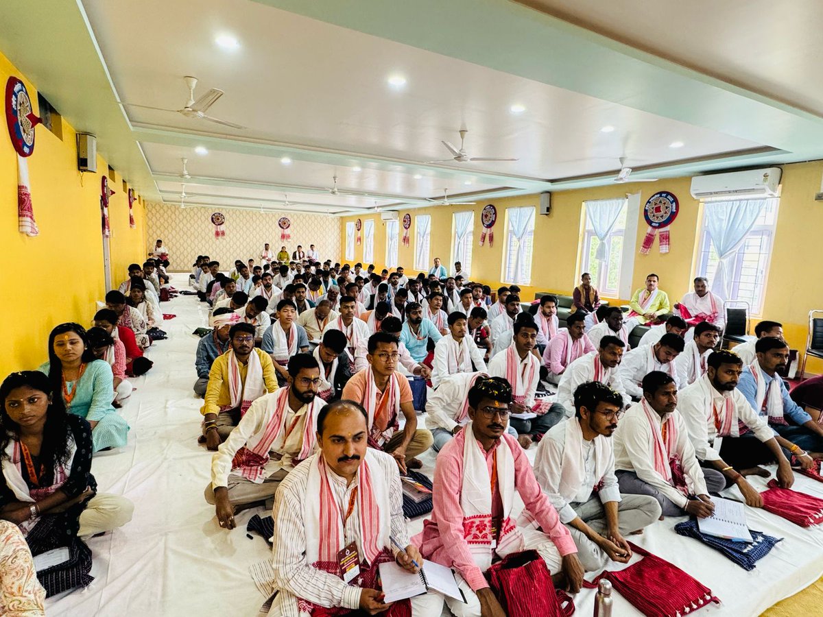 গুৱাহাটী মহানগৰ SITM শৈক্ষিক প্ৰতিস্থানত অখিল ভাৰতীয় বিদ্যাৰ্থী পৰিষদ-ৰ উত্তৰপূৱ, পূৱ আৰু বিহাৰ ক্ষেত্ৰৰ ক্ষেত্ৰীয় পূৰ্ণকালীক কাৰ্য্যকৰ্তা বৰ্গ যোৱা ইং ৮ এপ্ৰিলৰ পৰা ১১ এপ্ৰিল-লৈকে অনুষ্ঠিত হয় । এই ক্ষেত্ৰীয় পূৰ্ণকালীক বৰ্গৰ কেমেৰাত বন্দী কিছু প্ৰতিচ্ছৱি ।
