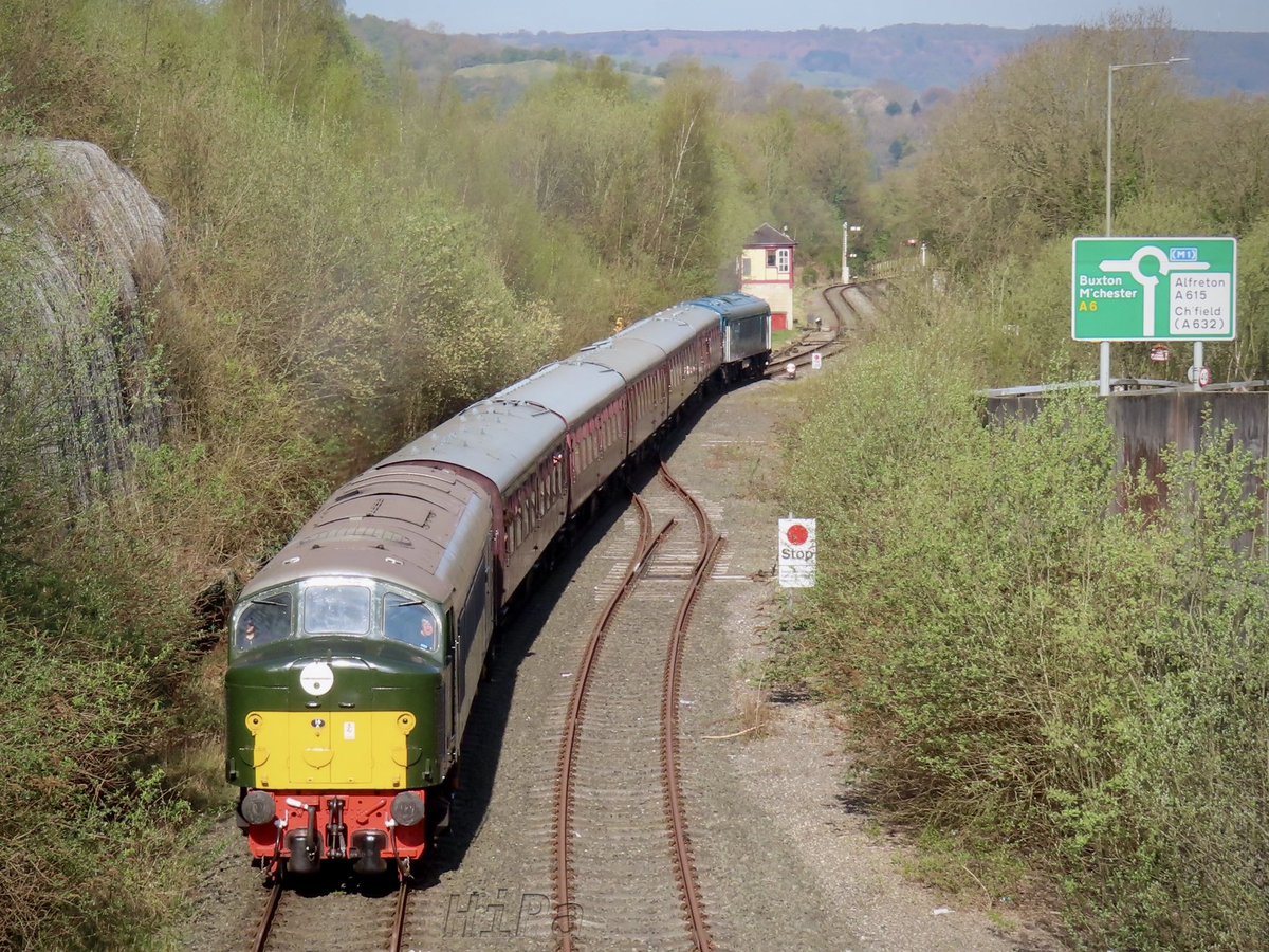 HiPa125's tweet image. A return to their old stomping ground for, Derby-built, British Rail #Class44 44004 ‘Great Gable’ &amp;amp; 44008 ‘Penyghent’ top 'n' tailing 2M03 0930 Rowsley South &amp;gt; Matlock through Matlock Riverside #PeakRail Twin Peaks Gala 2025