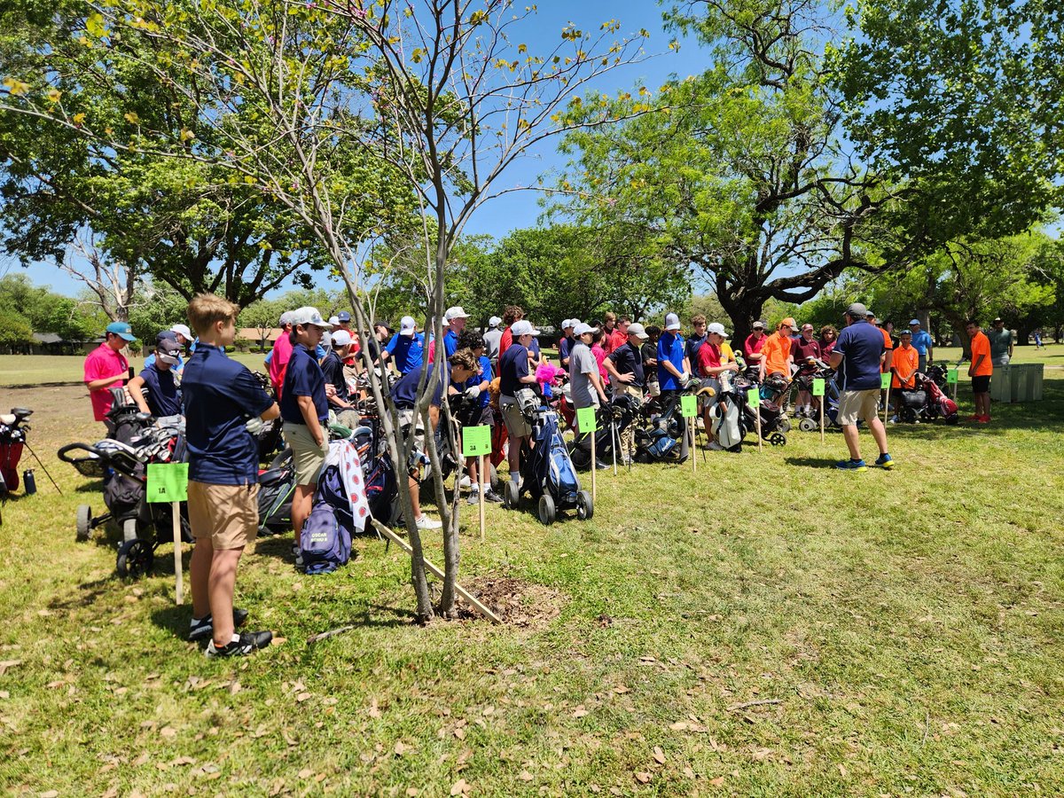 Lopez 8th Grade Boys Golf getting set for the <a href="/NEISD/">North East ISD</a> Golf Tournament. #HUNTASONE <a href="/lopezneisd/">LopezLEADS</a> <a href="/NeisdAthletics/">NEISD ATHLETICS</a> <a href="/reaganwayrhs/">Reagan High School</a>