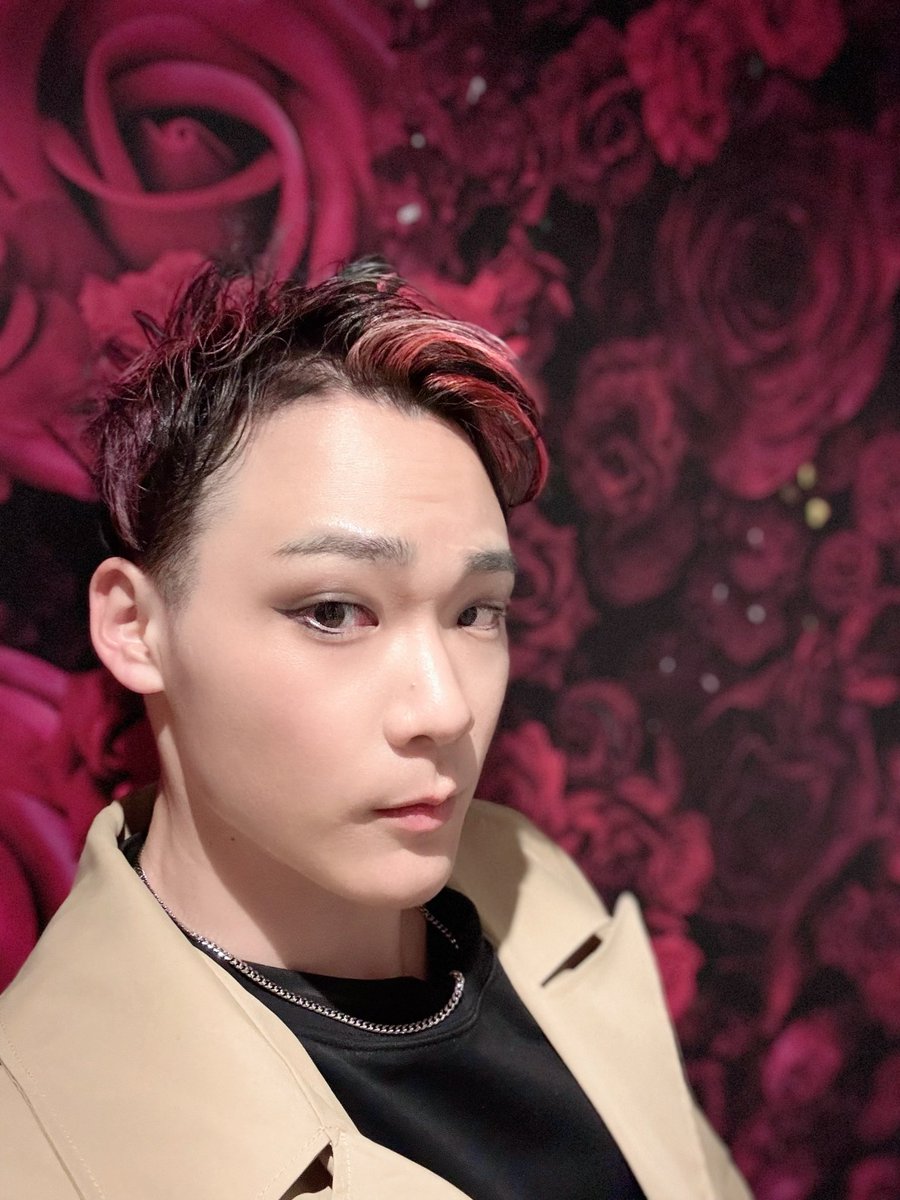 jaleco_pole's tweet image. ご無沙汰してますX。
最近頭がいっぱいで、元気なさげだったけど
今日みんなに会えて元気をもらえました
ありがとうございました!
今日は新宿2丁目にできた新しいお店
E3のオープニングイベントに出演させていただきました!
めっちゃいい雰囲気のお店でした
Ryuさん、Keikoさん…