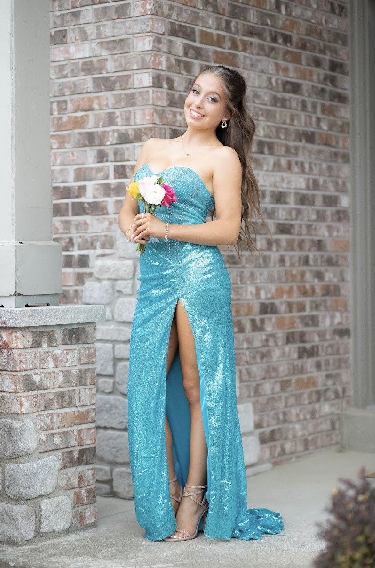 Here is another pic! Riley you look amazing! Love the dress!
