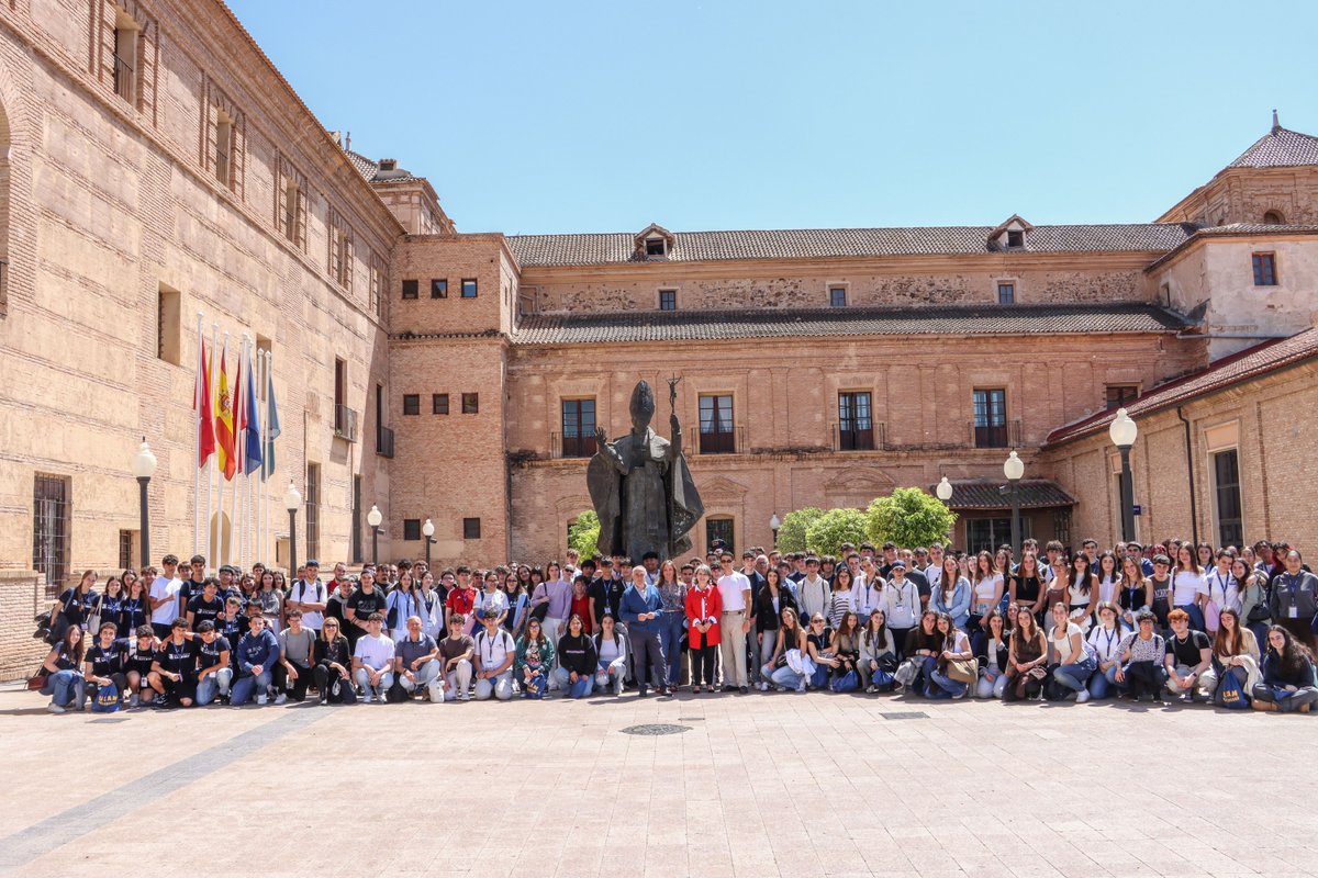 UCAM's tweet photo. 🎓 Más de 300 jóvenes de Bachillerato y FP de la Región han demostrado su talento en las Olimpiadas Científicas UCAM 2025.
📍 Celebradas en los campus de Murcia y Cartagena, con 13 disciplinas como Enfermería, Ingeniería o Turismo.
ℹ️ https://t.co/Odma4jBmMR https://t.co/7LB4u7mXMe