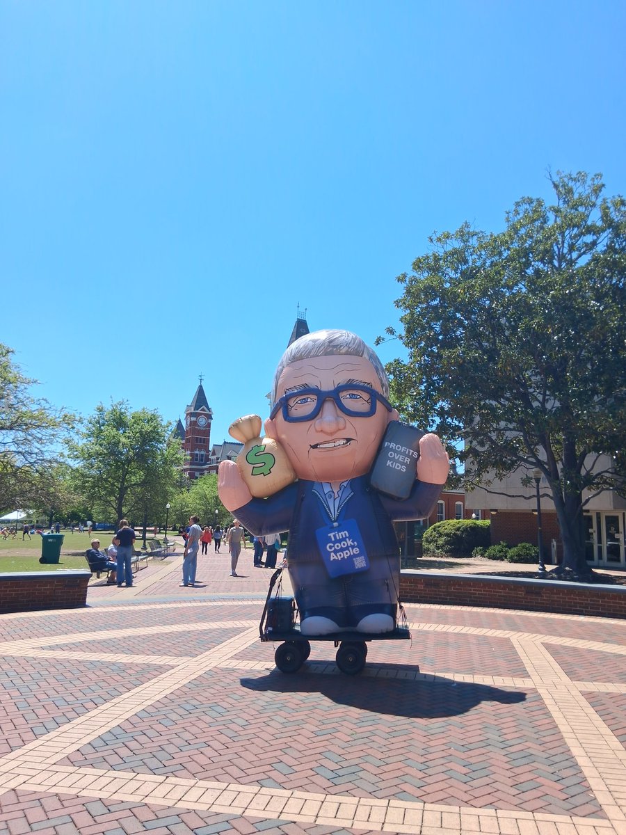 Hey, <a href="/tim_cook/">Tim Cook</a>, we're here for A-Day to see how your fellow Tigers feel about <a href="/Apple/">Apple</a>'s approach to #ChildSafety.

So far, <a href="/AuburnTigers/">Auburn Tigers</a> seem to agree... you could do a lot more. 

#WarEagles #TellTimCook