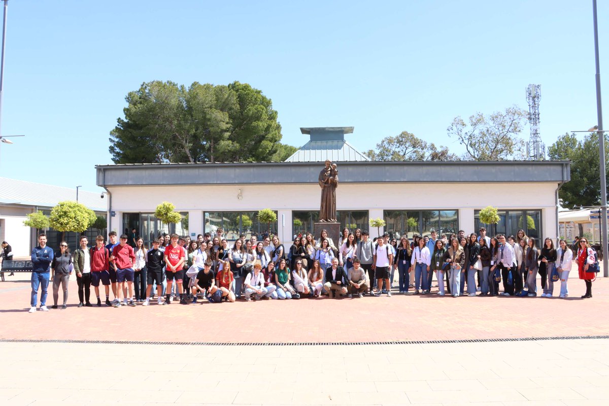 UCAM's tweet photo. 🎓 Más de 300 jóvenes de Bachillerato y FP de la Región han demostrado su talento en las Olimpiadas Científicas UCAM 2025.
📍 Celebradas en los campus de Murcia y Cartagena, con 13 disciplinas como Enfermería, Ingeniería o Turismo.
ℹ️ https://t.co/Odma4jBmMR https://t.co/7LB4u7mXMe