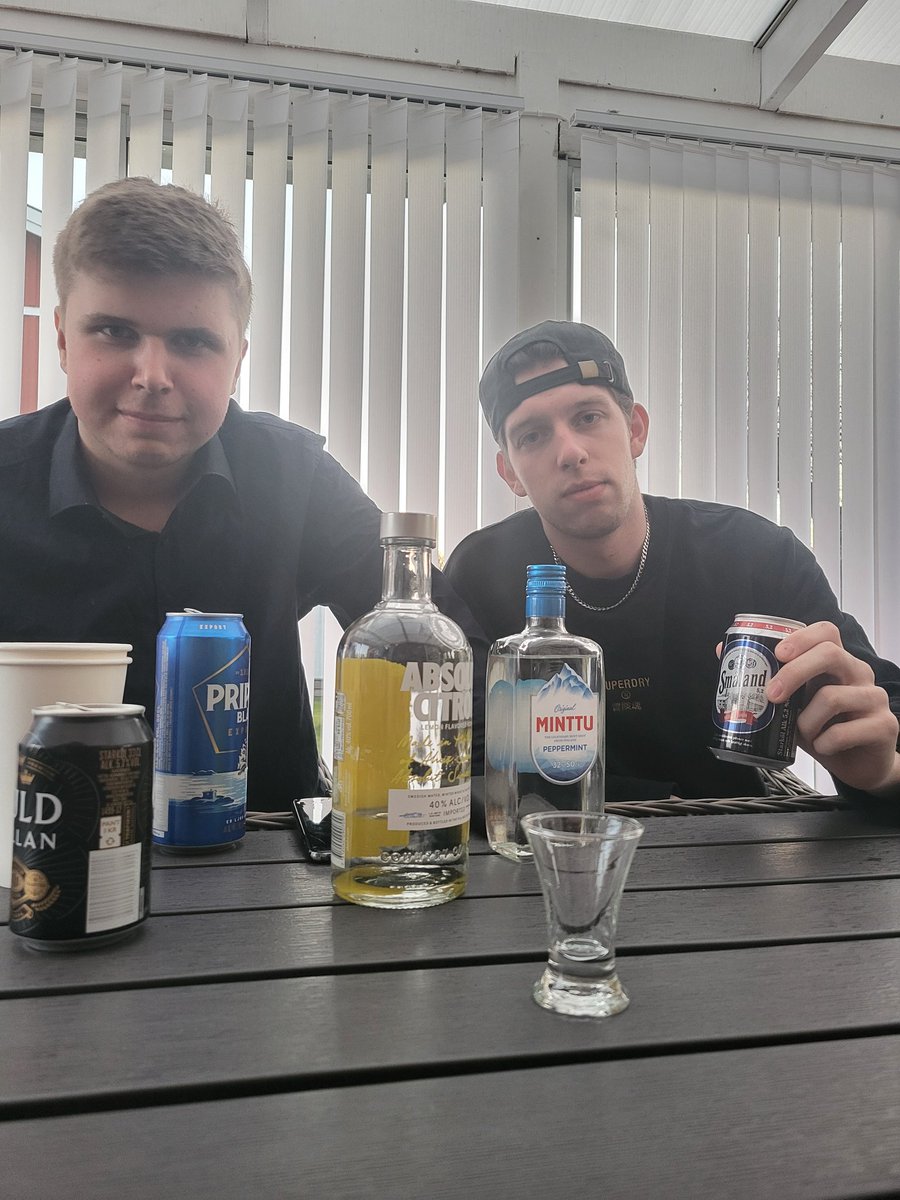 Nickekodan's tweet photo. Idag dricker vi för min hjälte @NoahAle25846302!
En ära att spela med dig💙
Hela Gantesbo hejar på Hovslätt nästa säsong! https://t.co/00qjqUgXZG
