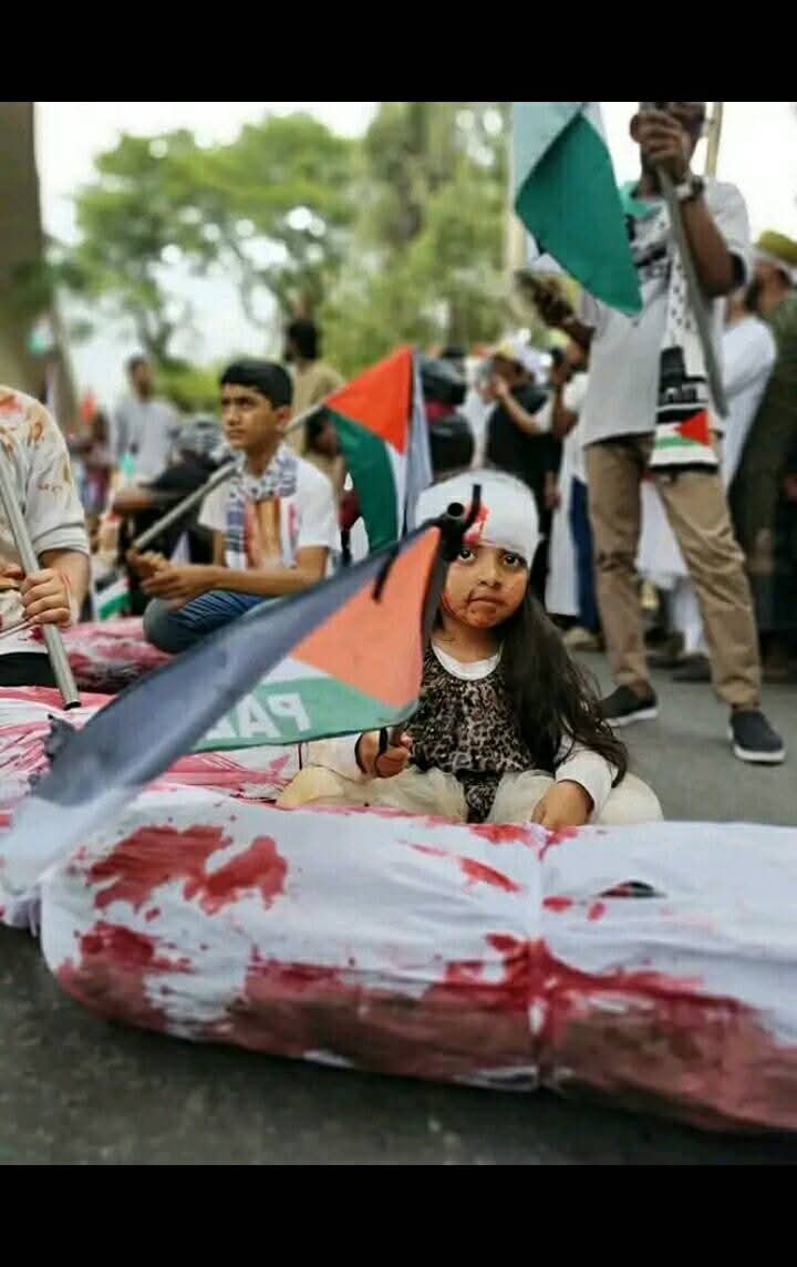 RabeyaRumman's tweet photo. Art as resistance. A powerful representation of Palestine’s suffering by the childrens of Bangladesh.🇧🇩
From Dhaka to Gaza — solidarity in every form.🇵🇸

#MarchForGaza
#MarchForPalestine
#PalestineSolidarityMovementBangladesh 
#PalestineWillBeFree 
#Palestine 
#Gaza 
#Bangladesh https://t.co/dcqJNQFWwp