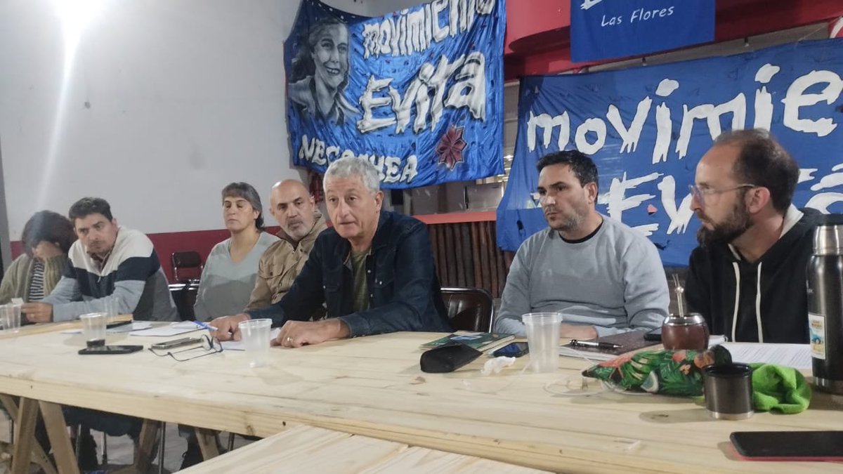 BarreraGusOk's tweet photo. Hoy participé en Las Flores de un plenario del @MovimientoEvita de la Quinta Sección Electoral. Junto a 50 compañeros y compañeras de 16 distritos de nuestra región, analizamos el momento histórico y definimos el apoyo y acompañamiento a @Kicillofok. https://t.co/46zWFD1Cl7