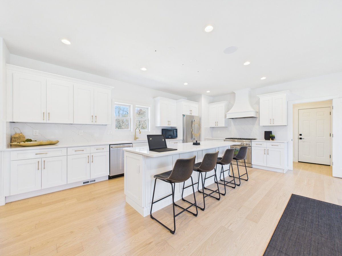 MichelleRemaxNJ's tweet photo. Check out me newest listing in North Edison, NJ! 4 BR, 4.5 Bath, completely renovated from top to bottom! Highly desirable area in North Edison. Listed for $1,049,900. Questions? Contact me today! #northedison #edison #remax #remaxwelcomehome #sellersagent #listingagent https://t.co/wq9QyMKEoP