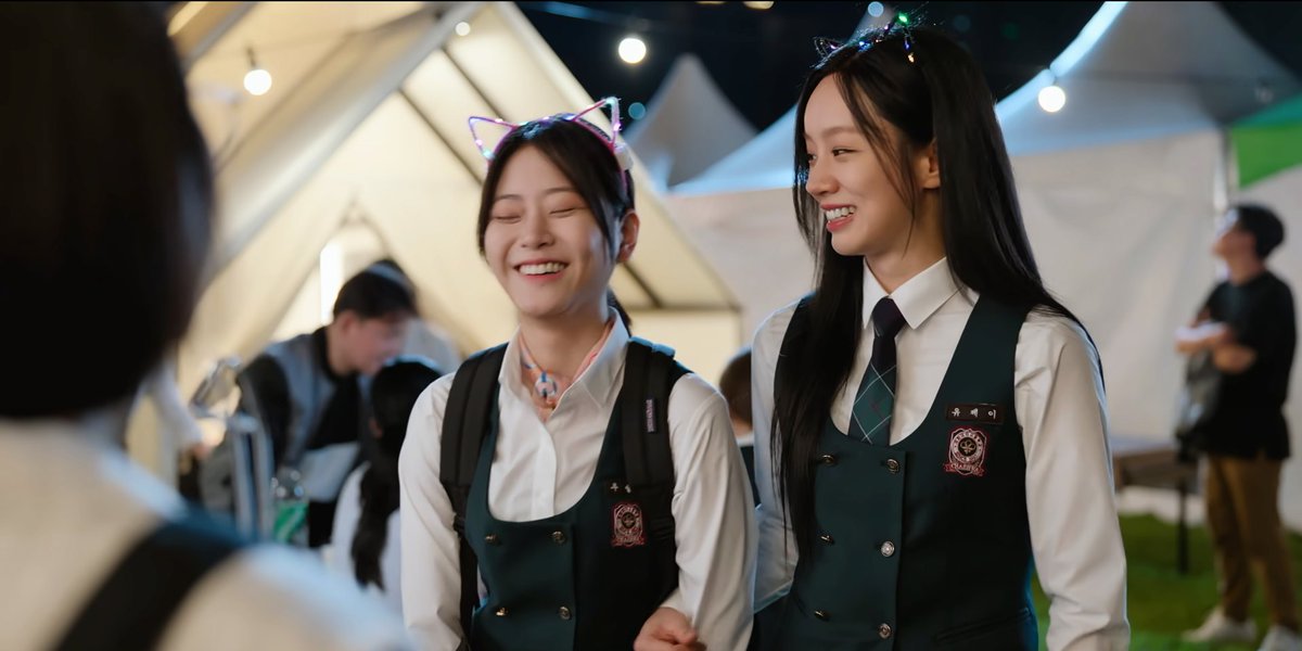 A celebrates Hyeri tweet media