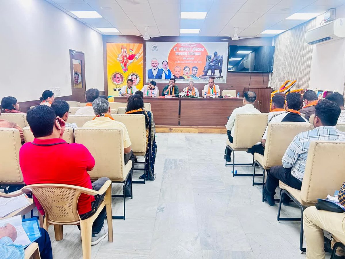 ChimurkarRahul's tweet image. आज चंडीगढ़ स्थित प्रदेश भाजपा कार्यालय में संविधान निर्माता, भारत रत्न डॉ. भीमराव अंबेडकर ‘सम्मान अभियान’ की प्रदेश कार्यशाला को संबोधित किया।
#अम्बेडकर_सम्मान_अभियान #AmbedkarJayanti2025
@BJP4India @BJPSCMorcha @blsanthosh @v_shrivsatish @tarunchughbjp @IGuruPrakash