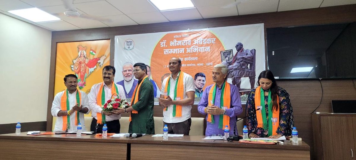 ChimurkarRahul's tweet image. आज चंडीगढ़ स्थित प्रदेश भाजपा कार्यालय में संविधान निर्माता, भारत रत्न डॉ. भीमराव अंबेडकर ‘सम्मान अभियान’ की प्रदेश कार्यशाला को संबोधित किया।
#अम्बेडकर_सम्मान_अभियान #AmbedkarJayanti2025
@BJP4India @BJPSCMorcha @blsanthosh @v_shrivsatish @tarunchughbjp @IGuruPrakash