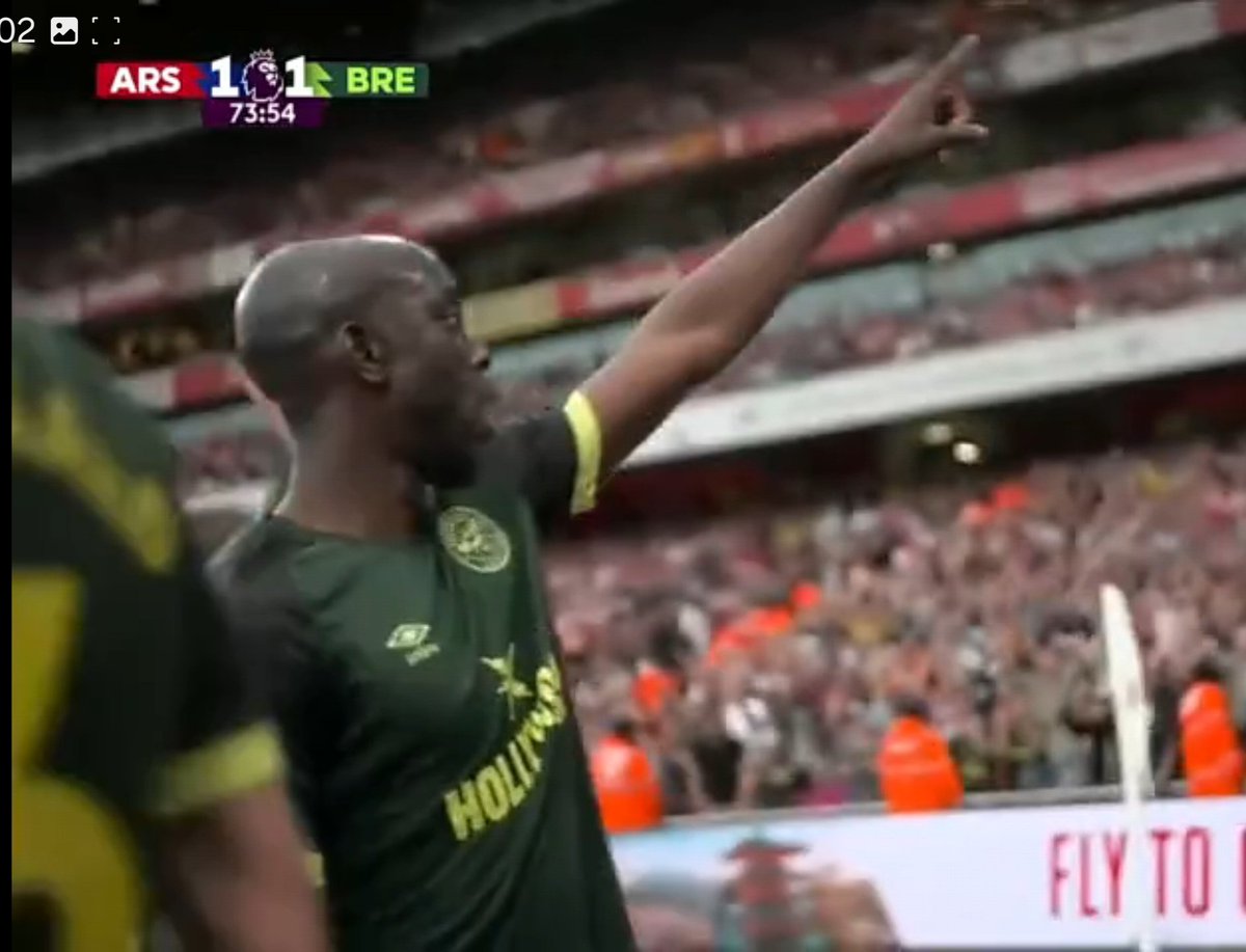 Footballzonei's tweet photo. 74 ’ | Arsenal 1-1 Brentford
Yoane Wissa silences the Emirates!
The Bees bite back with a deadly finish!
Stalemate restored — this match is pure chaos!
We’ve got a game on our hands now!
#ARSBRE #Wissa #Brentford #BeesBuzzing #PremierLeague https://t.co/WJlXwdg3hK