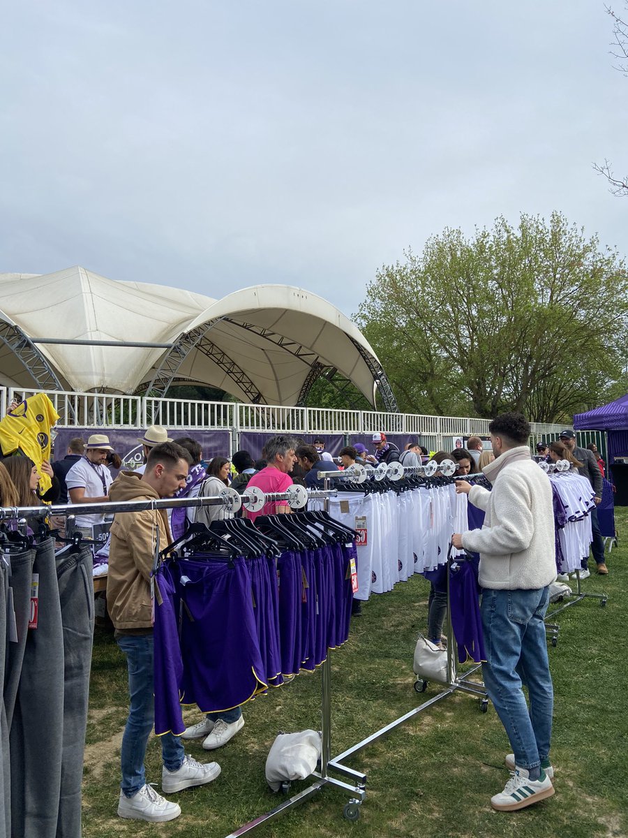 « Maintenant, on vient deux heures avant pour les petits, pour qu’ils profitent de la fan zone avant le match. Ils sont super contents grâce à ça » 🥰

La fan zone, une immense importance pour le développement du club, et le TFC l’a brillamment compris : jeux et activités en tout