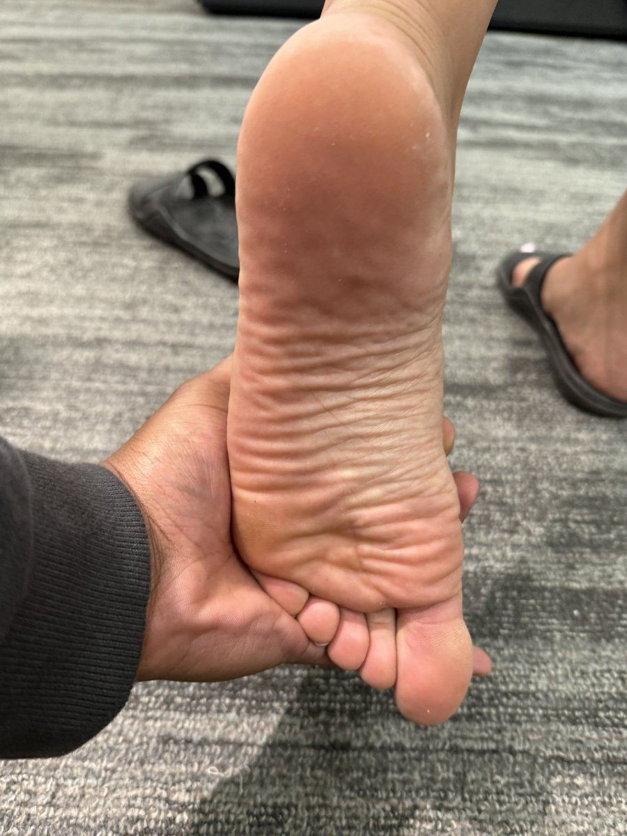 theartofsolez's tweet photo. Met Ash and her perfect size 8.5 soles in cute Hawaiian sandals at Target😮‍💨🔥how we feeling should we do a full shoot?🤔🤭 https://t.co/IcdfvDTp9f