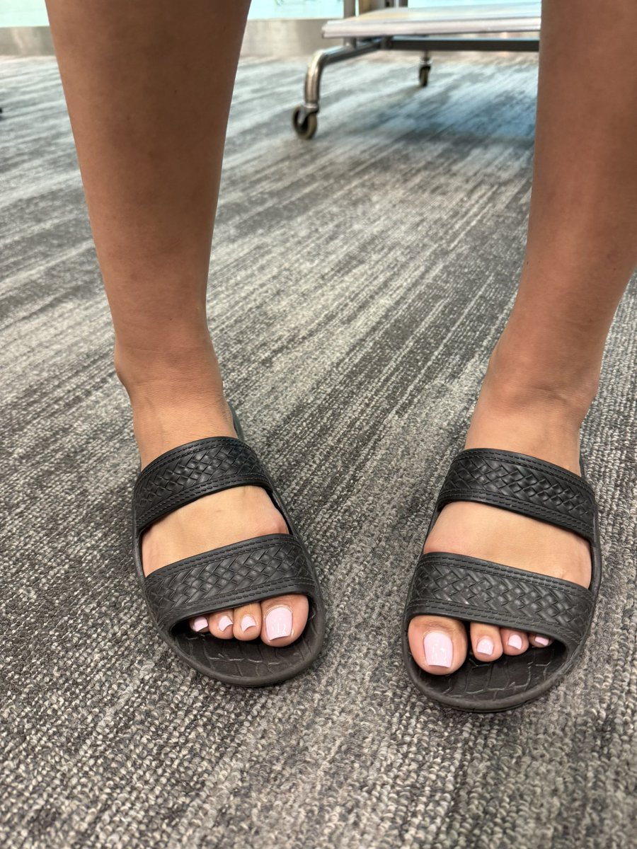 theartofsolez's tweet photo. Met Ash and her perfect size 8.5 soles in cute Hawaiian sandals at Target😮‍💨🔥how we feeling should we do a full shoot?🤔🤭 https://t.co/IcdfvDTp9f
