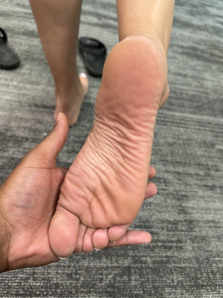 theartofsolez's tweet photo. Met Ash and her perfect size 8.5 soles in cute Hawaiian sandals at Target😮‍💨🔥how we feeling should we do a full shoot?🤔🤭 https://t.co/IcdfvDTp9f