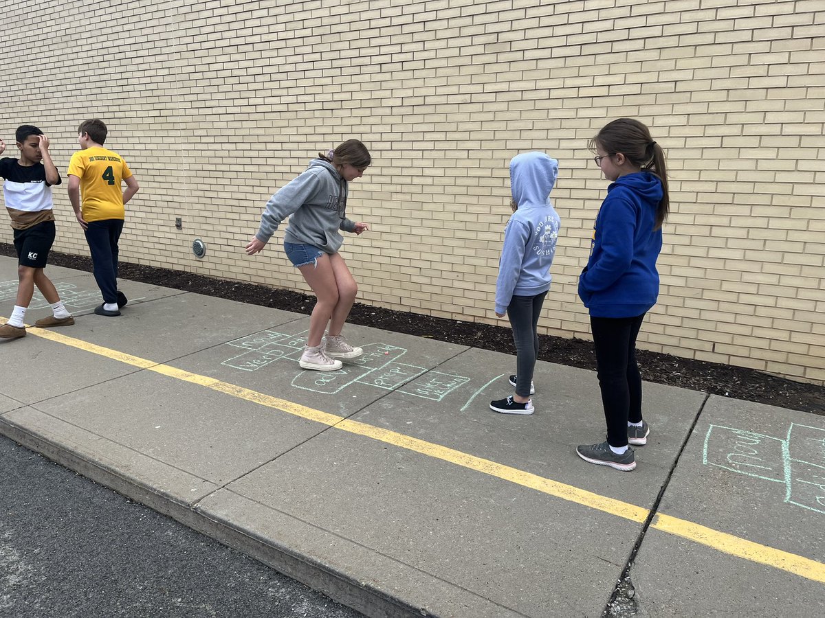 MrsVanEU's tweet photo. What a fun and engaging way to review Parts of Speech with hopscotch!! Mrs. Lovich’s students enjoyed the nice weather and this fun game recently! ☀️☁️💚💛 @deerlakessd https://t.co/SuBGPQD0H4
