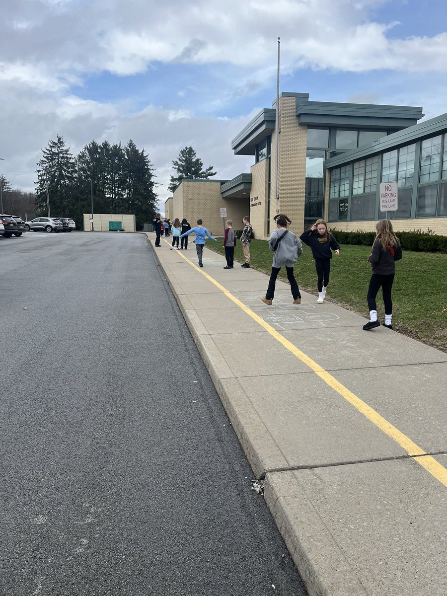 MrsVanEU's tweet photo. What a fun and engaging way to review Parts of Speech with hopscotch!! Mrs. Lovich’s students enjoyed the nice weather and this fun game recently! ☀️☁️💚💛 @deerlakessd https://t.co/SuBGPQD0H4