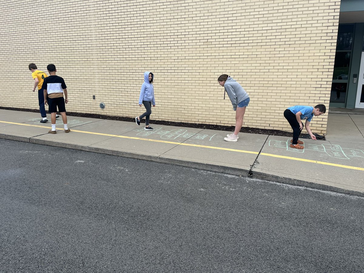 MrsVanEU's tweet photo. What a fun and engaging way to review Parts of Speech with hopscotch!! Mrs. Lovich’s students enjoyed the nice weather and this fun game recently! ☀️☁️💚💛 @deerlakessd https://t.co/SuBGPQD0H4