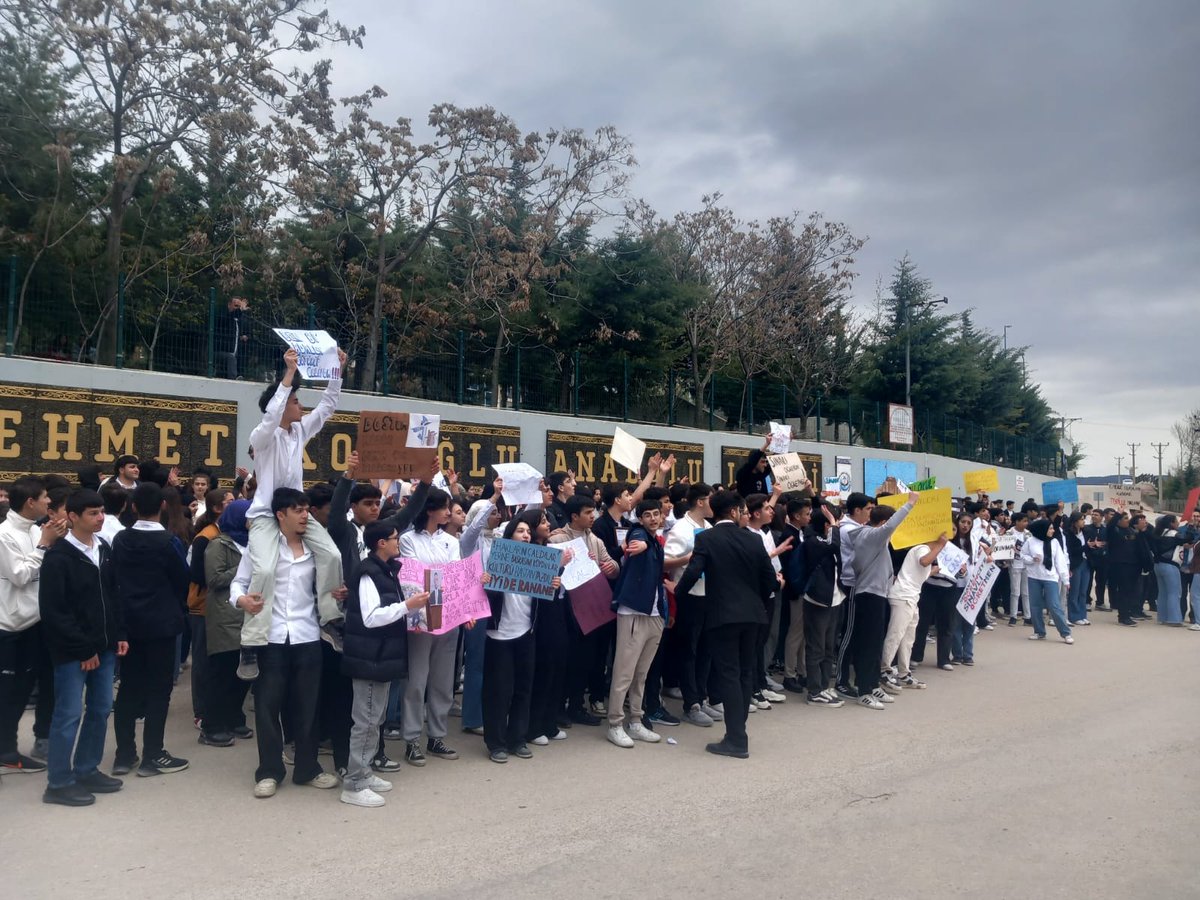 nev_a77's tweet photo. #koloğlundaneoluyor #TorpilDeğilLiyakat
#LisemeDokunma
#öğretmenimedokunma @elaziggundemcom @elazigmem @meb_ogm @hepsielazig @Yusuf__Tekin @numanhatipoglu @elazig_valiligi @tcmeb @sahin_serifoglu https://t.co/zN6IvqvsxQ