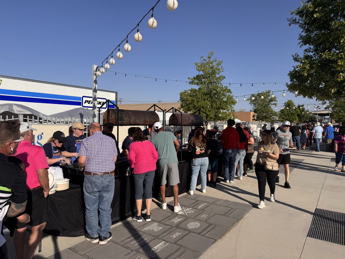 Dr. Gregory D. Williams (@ocpresgdw) on Twitter photo Mudbug, <a href="/OdessaCollege/">Odessa College</a> Downtown, an amazing fund raiser for Meals On Wheels. Well done by all. Proud to be supportive of and associated with the event. We are in this, together! #Salute Mudbug, <a href="/OdessaCollege/">Odessa College</a> Downtown, an amazing fund raiser for Meals On Wheels. Well done by all. Proud to be supportive of and associated with the event. We are in this, together! #Salute