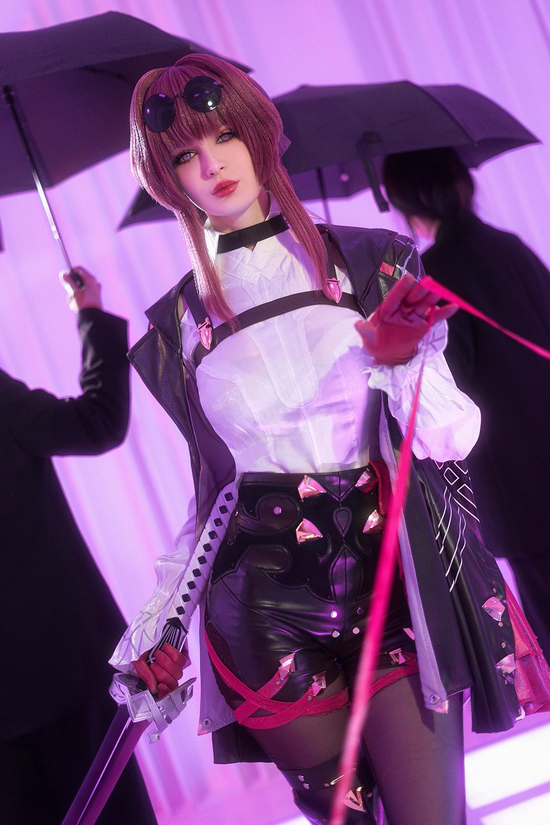 Kafka 🩷
.
.
.
#HonkaiStaiRail 
#honkai 
#Kafka 
#kafkacosplay