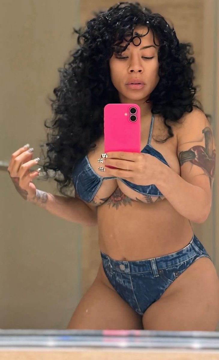 QueenKC1111's tweet photo. Keyshia Cole before her beach day. 🌊🏝️👙 https://t.co/PBnKaEUEPc