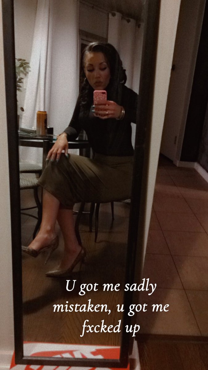 iservemilana's tweet photo. Baby needs a new pair of heels today. #femdom #findom #dominatrix #bdsm #handoveryourwallet https://t.co/l9p0Zw2Xad