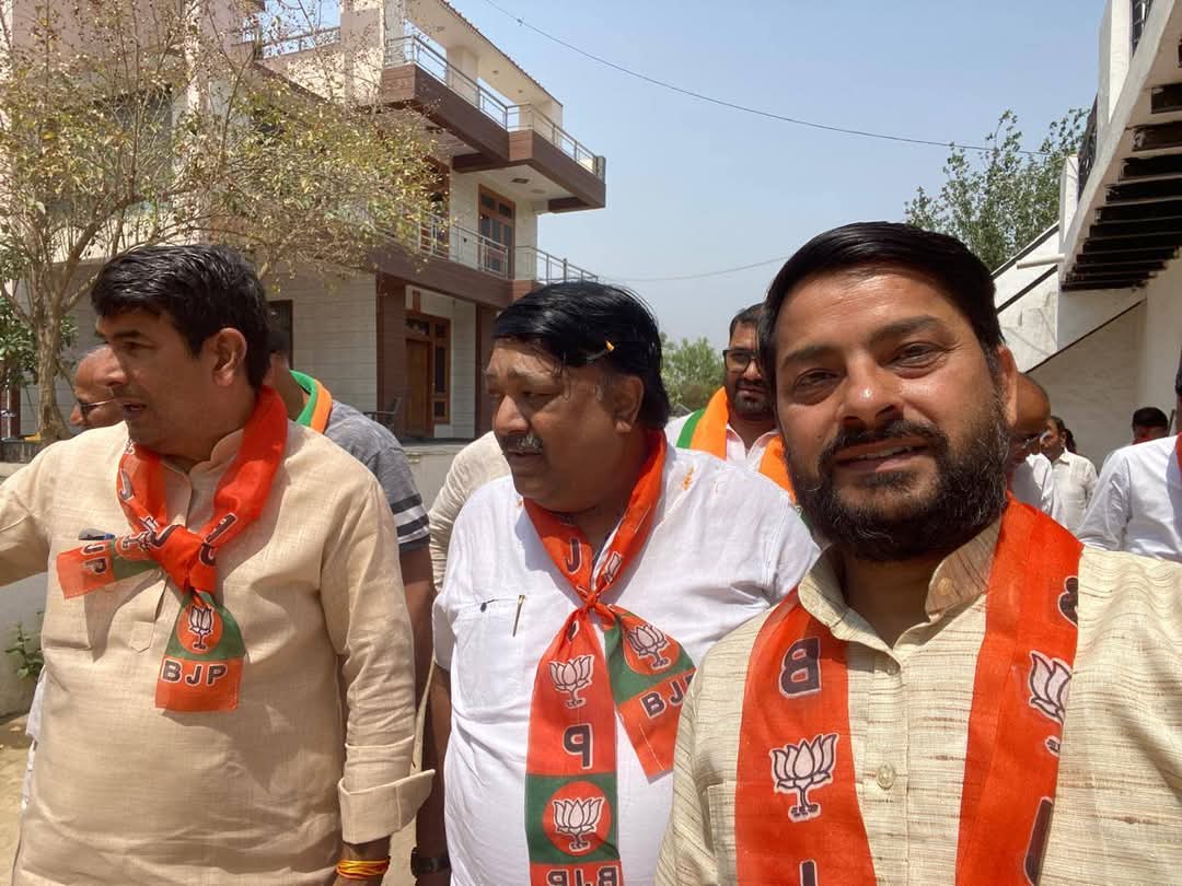 जनपद <a href="/Bjp4GbnagarUP/">BJP Gautam Buddh Nagar</a> की दादरी विधानसभा के #बिसरख_मण्डल_भाजपा के बूथ न०- 168,169,170 पर "#गाँव_चलो_अभियान" के अन्तर्गत  MLC विधायक माननीय श्री <a href="/ShrichandSharma/">Shrichand Sharma</a>  जी के साथ जनसंपर्क कर डबल इंजन वाली भाजपा सरकार द्वारा चलाई जा रही जनकल्याणकारी योजनाओं से अवगत कराया।

#गांव_चलो_अभियान