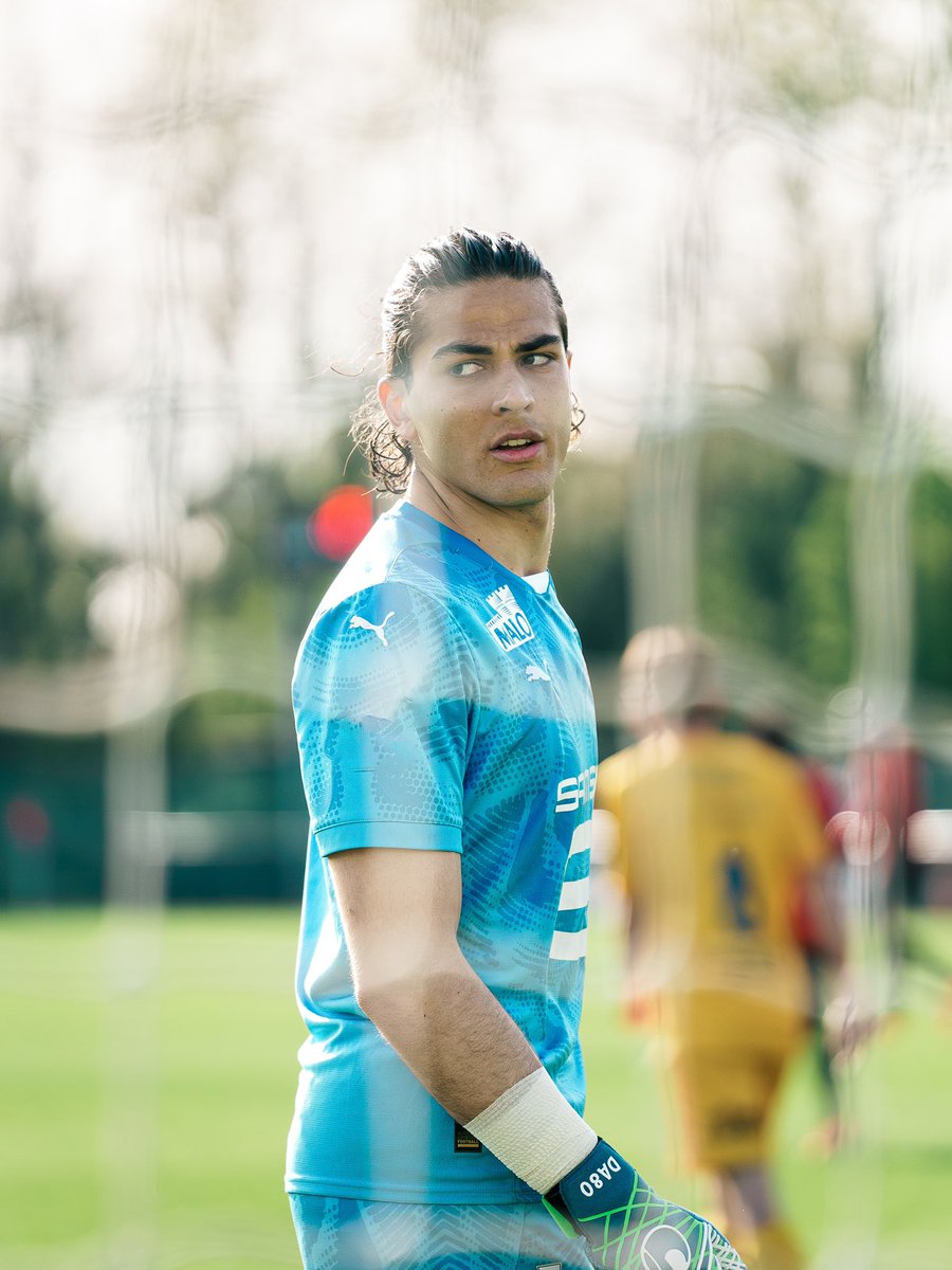doganalemdar16's tweet photo. Je suis très heureux de jouer mon premier match après ma grave blessure…
Je tiens à remercier notre médecin, notre équipe médicale et nos entraîneurs pour leur soutien ininterrompu jusqu’à présent…
De bons jours m’attendent! 
💪🏻❤️🖤 https://t.co/pCU2BJyIu8