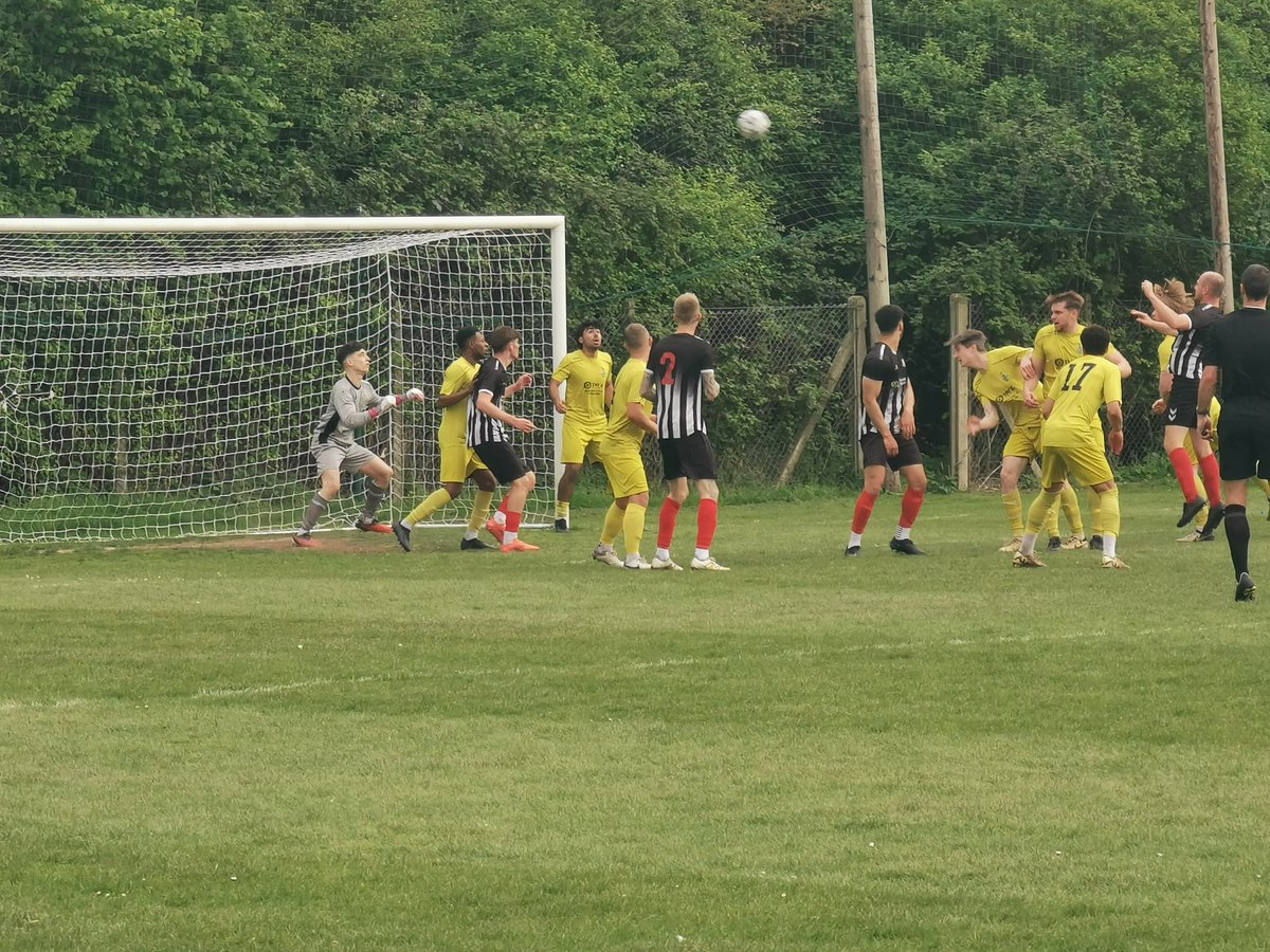 A big shout out to <a href="/CadburyHeathFC/">Cadbury Heath FC</a>  followers who were a lot of fun today v <a href="/AvonmouthFC/">Avonmouth FC</a> Good luck for the rest of the season to both teams.