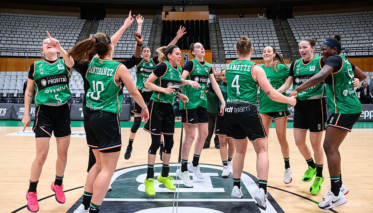 💣💣💣 SOM EQUIP DE 𝐏𝐋𝐀𝐘-𝐎𝐅𝐅𝐒𝐒𝐒𝐒𝐒! 💚🖤

👊 Ara a lluitar acabar el més amunt possible a la fase regular!

#CityOfBadalona #LFEndesa