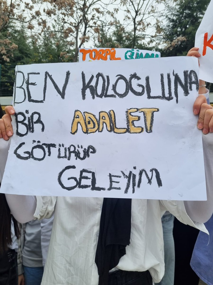 thwnis0's tweet photo. #koloğlundaneoluyor #koloğlundaneoluyor #TorpilDeğilLiyakat
#LisemeDokunma
#öğretmenimedokunma @elaziggundemcom @elazigmem @meb_ogm @hepsielazig @Yusuf__Tekin @numanhatipoglu @elazig_valiligi @tcmeb @sahin_serifoglu https://t.co/E05ypgB4ma