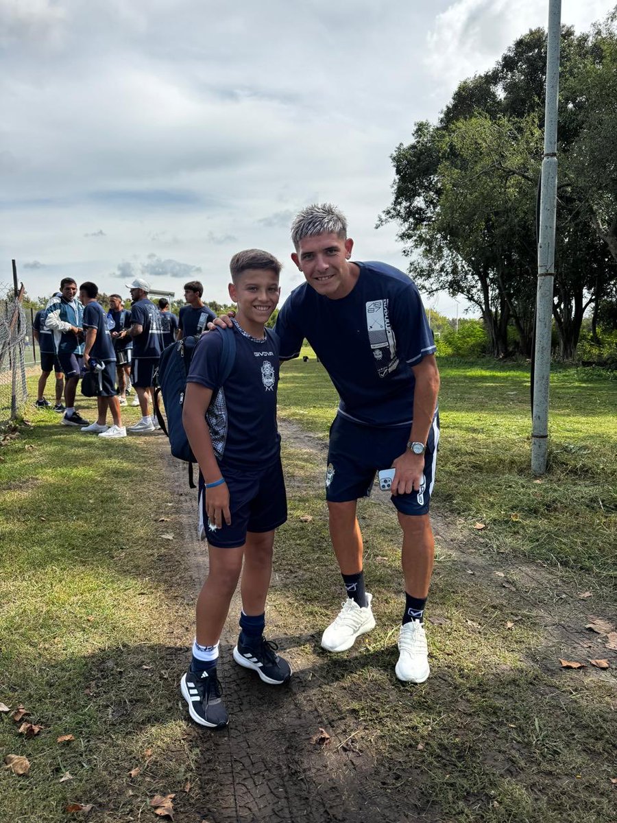 elfacha012's tweet photo. Es mañana, vamos Lobo de mi 💙 https://t.co/0z70CcAT4P