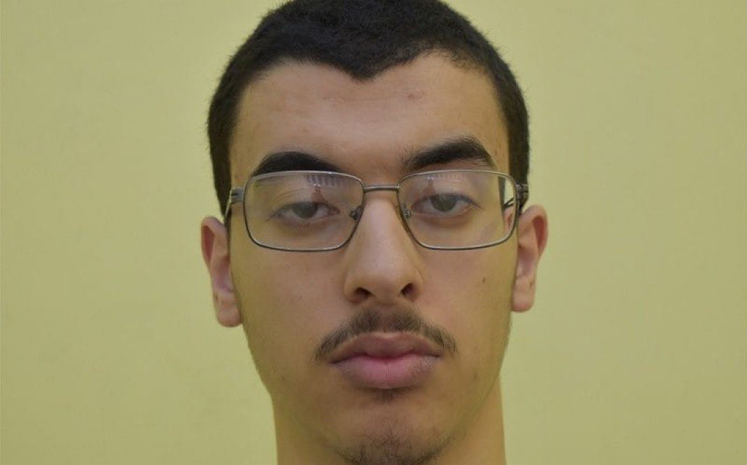 visegrad24's tweet photo. BREAKING:

Islamist terror attack in British prison.

3 prison guards have suffered life-threatening injuries.

Hashem Abedi, the brother of the Manchester Arena suicide bomber Salman Abedi that murdered 22 people at an Ariana Grande concert, attacked the guards with boiling oil and homemade knives.

He’s in prison for having provided his brother with the explosives.