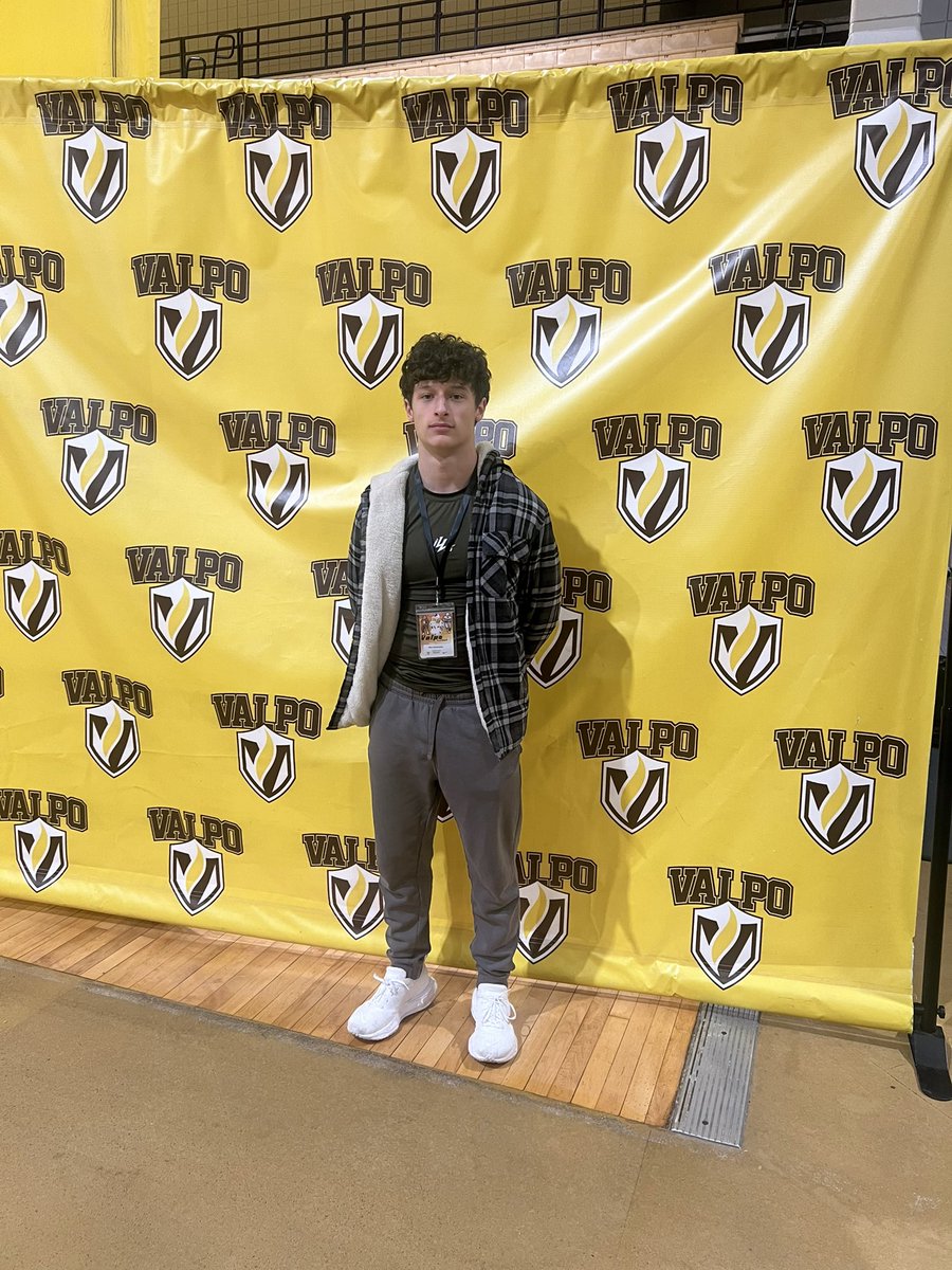 Nkokosioulis's tweet image. Heading back from Valpo Junior day. I want to thank the coaches for having me out love the school and team looked
great. Always good to see my dog Rowan Keefe do his thing. @CoachGeiger_ @HawksMaine @EDGYTIM