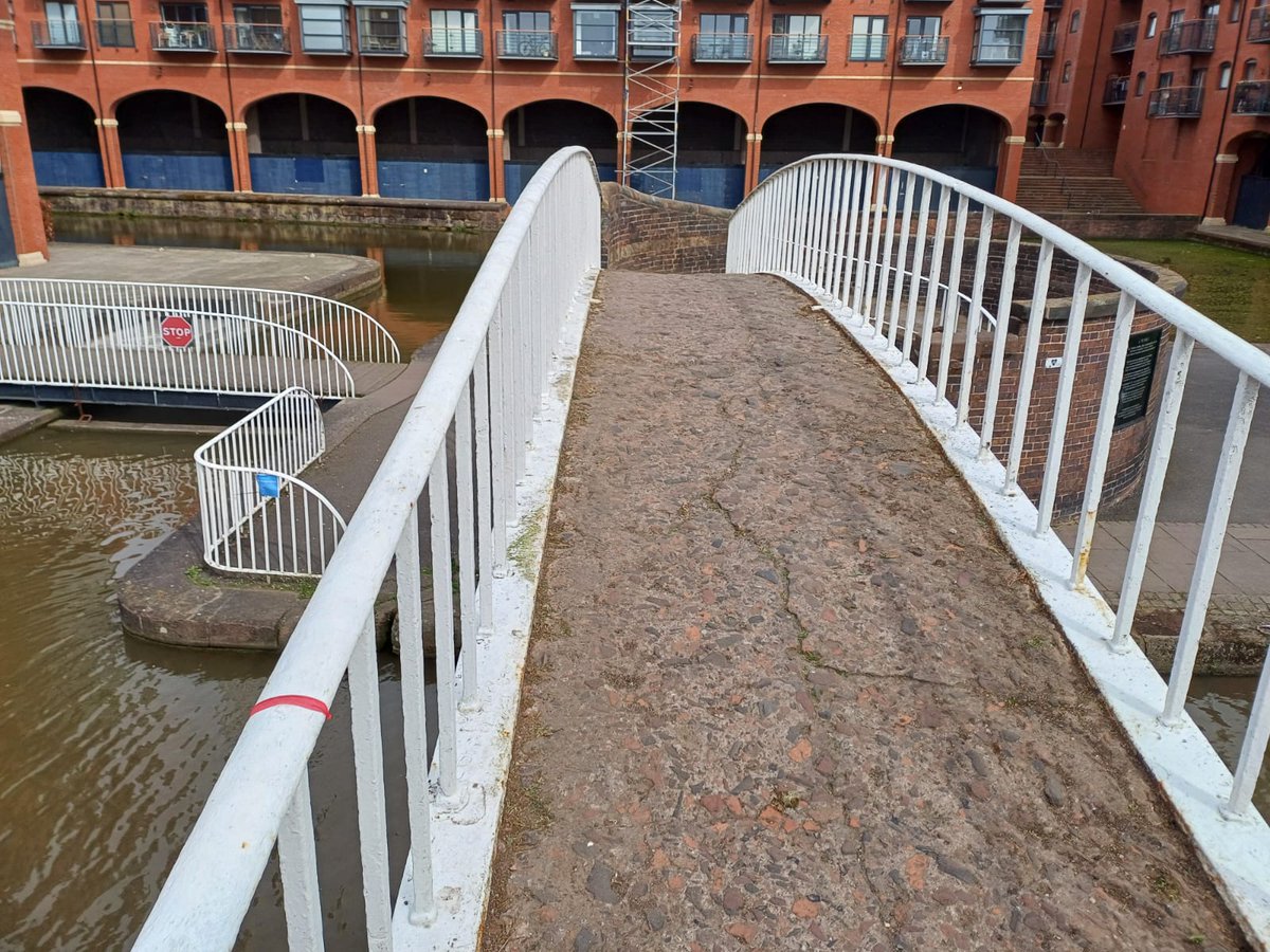 NorthgateLocks's tweet photo. Volunteers have been out today around Tower Wharft planting g 2 flower beds and weeding the crossover bridge. It was hard work , thanks to everyone working today. #NorthgateLocks
#Chester
#TowpathTaskforce
@CRTBoating
@CRTNorthWest
#volunteerbythewater 
#keepcanalsalive https://t.co/4oNcDSNbh7