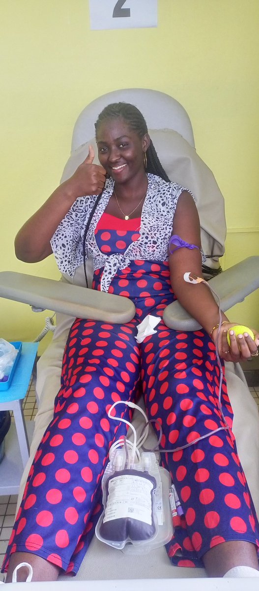 Bonsoir, chers tous !!

Cette semaine a été particulièrement prolifique. 

HEART BLOOD ❤️🩸 a reçu Rita, notre 2e membre féminin, pour son tout premier don bénévole de sang.

Chaque jour, des Camerounais passent à l'action pour sauver des vies. Nous vous attendons...😁