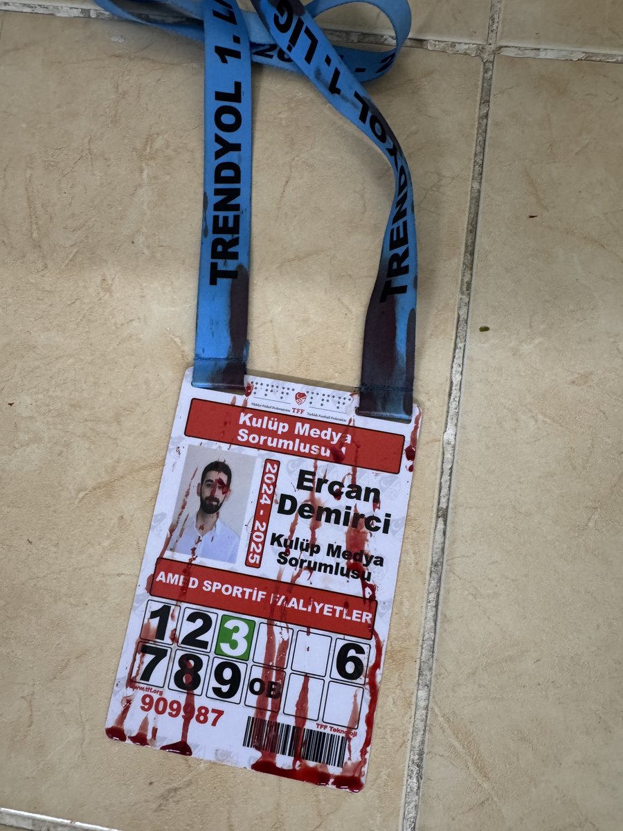 Bu kan bizim için onurdur, gururdur. 
Hepinizi üst üste koyarak kazanacağız, hepinizi!