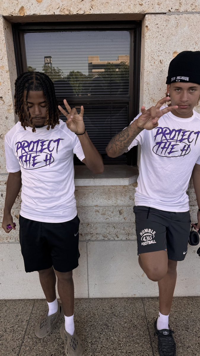 Enjoyed my time at <a href="/TSUFootball/">Texas Southern Football</a> visit today!!
#protectdaH 

<a href="/Coach_RobMurphy/">Robert Murphy</a> <a href="/JjWatson_3/">Jeremy Watson</a> @On3Recruits <a href="/Coach_JW3/">Jerwin Wilson</a>