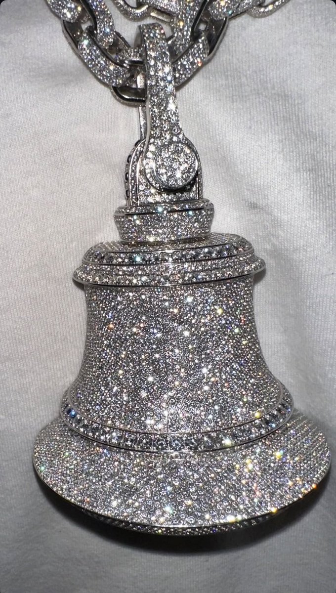 Kurrco's tweet photo. Yeat was gifted a new bell chain by Alex Moss during his Coachella set 🔔🔥 https://t.co/YFeaMQY5aF