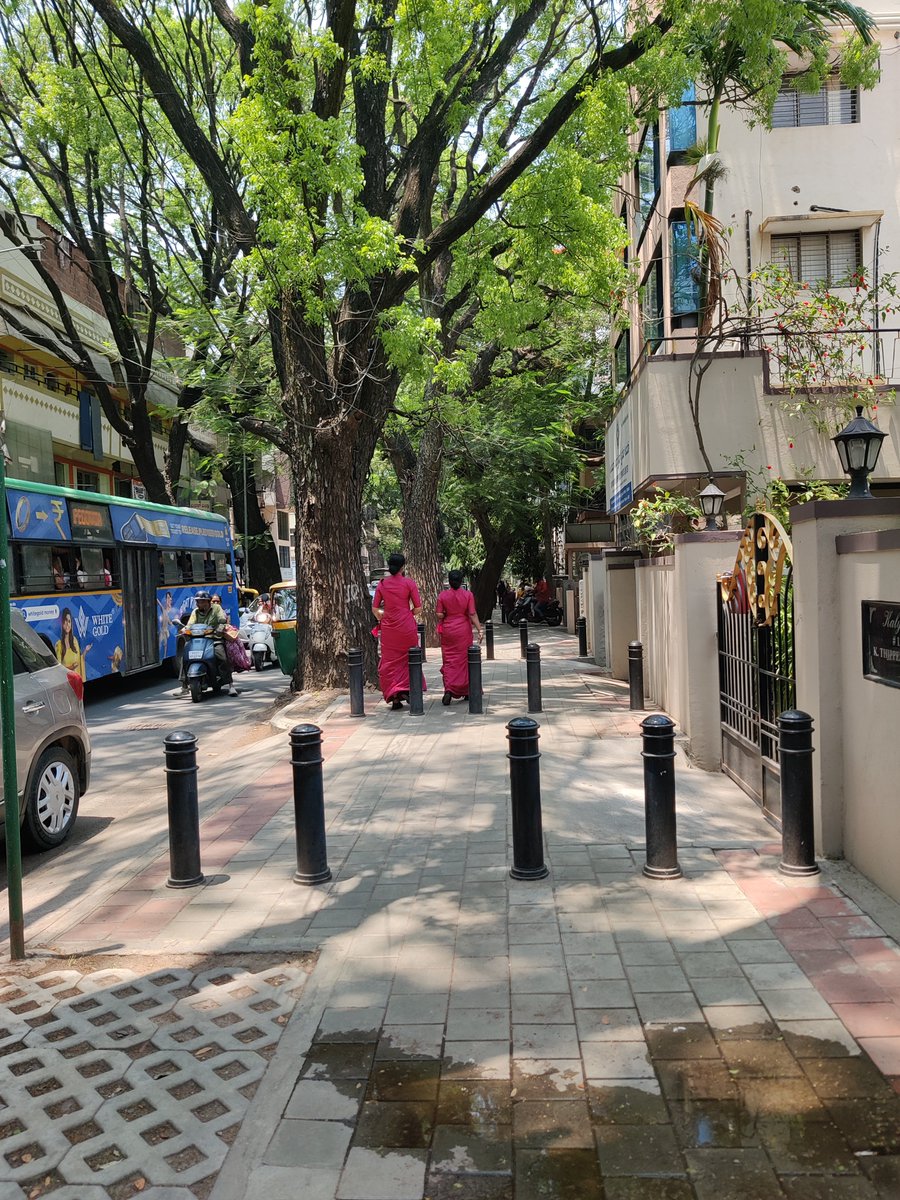 public_pulseIN's tweet photo. Explored a bit of #Bengaluru today. 

I must say, I love this city bcz of the greenery and tree shaded footpaths.

I walked in the afternoon and it was superb!!

Footpaths here are much better than Mumbai.

I was shocked to see bollards  everywhere, even on 1m wide footpath. https://t.co/62Iudxl8Tk