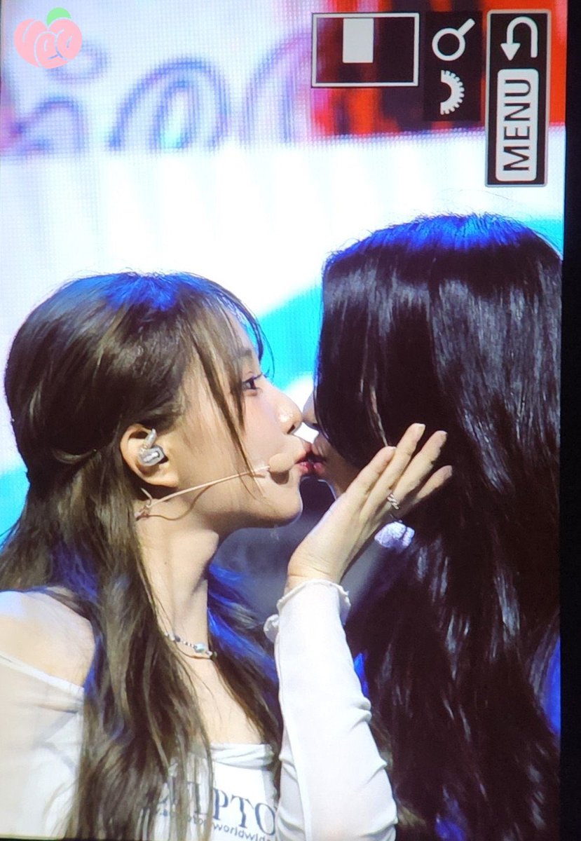 sserendipity_24's tweet photo. so like coming out party when…the way they got caught in ALL angles #트리플에스 #トリプルS #tripleS  #Hayeon  #하연 #Chayeon #채연 https://t.co/lvl6x5hr3I