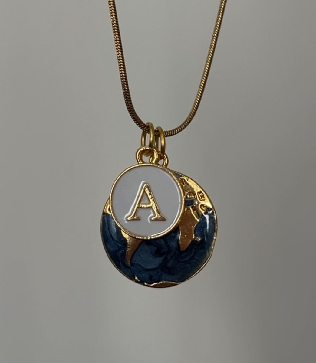 BonteJewelry's tweet photo. Dünya’m dediğim kişi baş harfini hep boynumda taşıyayım diye bana hiç çıkarma kolyesi almış 🤍🤭 Dünya’m dediğin kişiye gönder sana hediye etsin💌 https://t.co/GsaTaJVPp2
