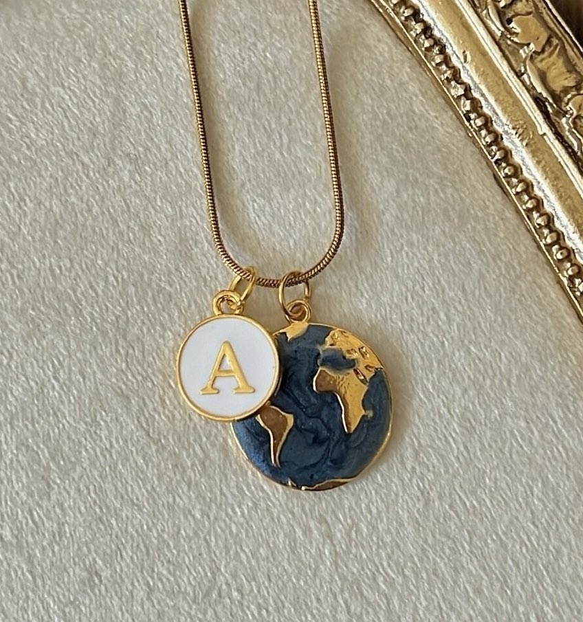 BonteJewelry's tweet photo. Dünya’m dediğim kişi baş harfini hep boynumda taşıyayım diye bana hiç çıkarma kolyesi almış 🤍🤭 Dünya’m dediğin kişiye gönder sana hediye etsin💌 https://t.co/GsaTaJVPp2