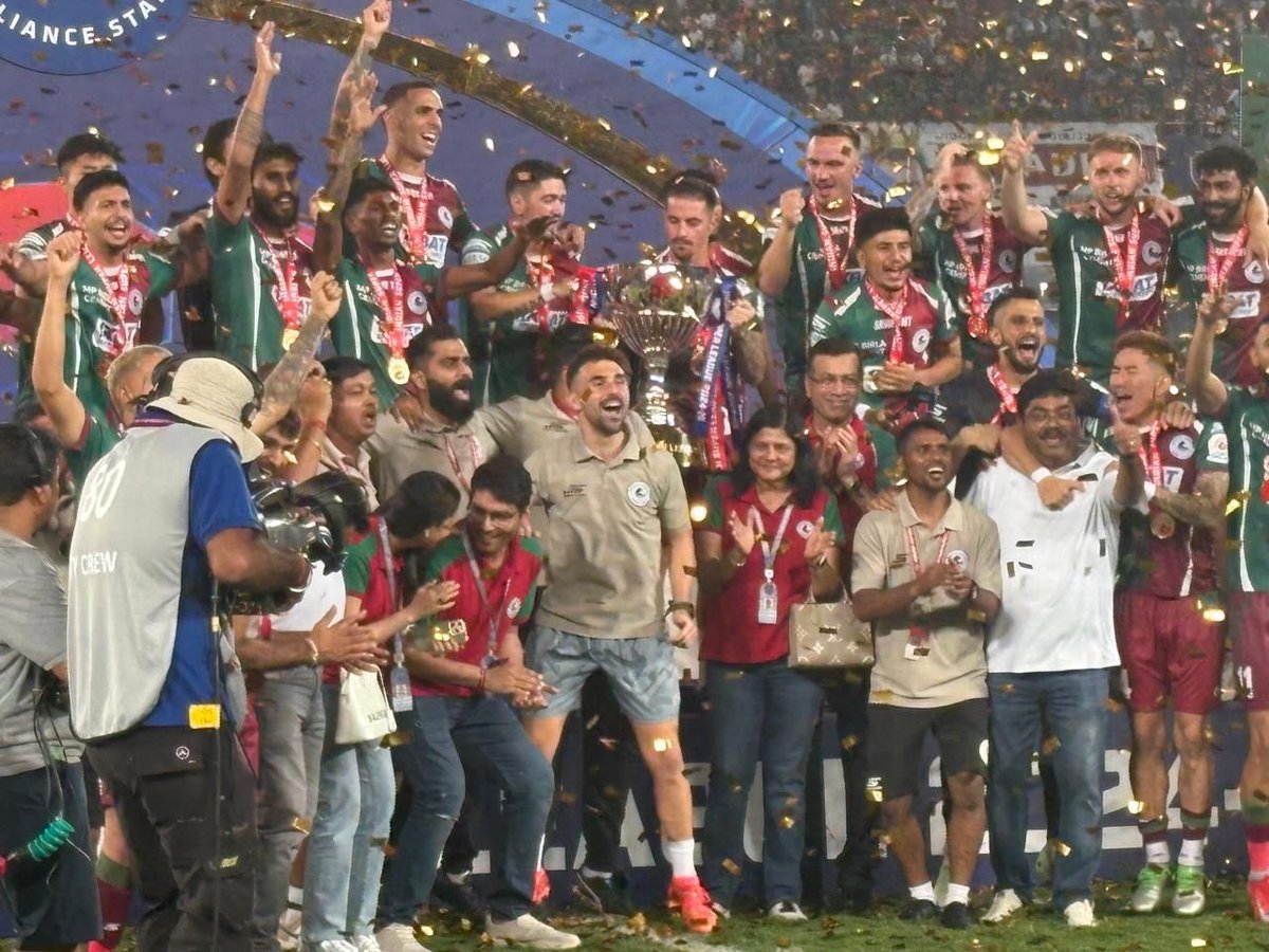 shashwatgoenka's tweet photo. I couldn’t have asked for a better birthday gift. What a day for the Super Giants! @LucknowIPL defeating the table-toppers and @mohunbagansg doing an ISL double, bringing the #ISLCup home!

It was a day for the books! https://t.co/8hbVyNU2DS