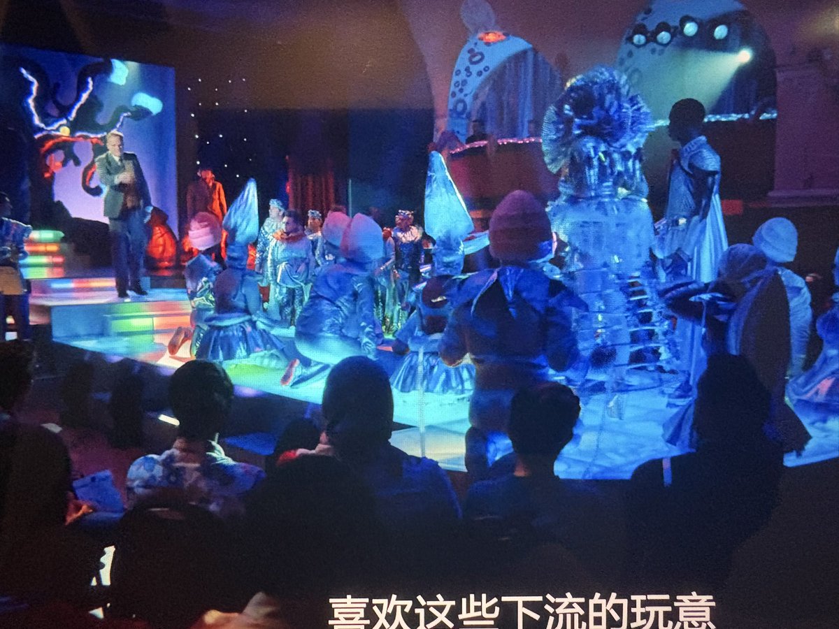 无聊搜了些新奇的剧
《性爱自修室》全四季
整个剧尺度比较开放，关系开放
神转折很多
涉及LGBT群体

目前看的2季第8集
舞台剧比较超现代前卫
-
可以刺激下大脑
无删减和无马赛克💤